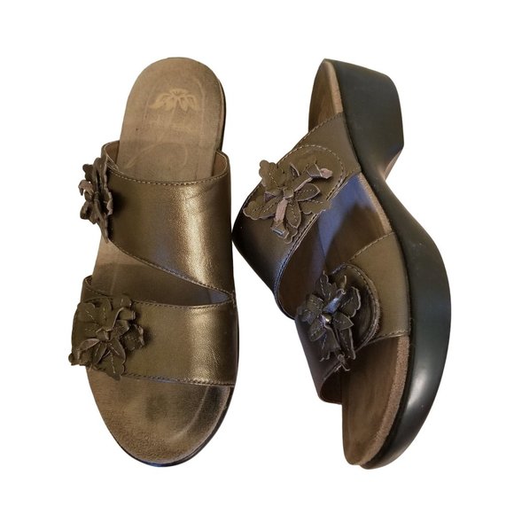Dansko 37 Metallic Leather Bronze Sand Dollar Wedge Sandal Leather Comfort DONNA - Picture 1 of 11
